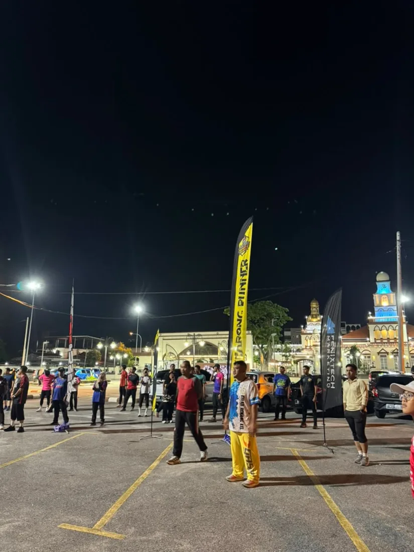 Suasana perhimpunan di Dataran Masjid Muhammadi pada waktu malam