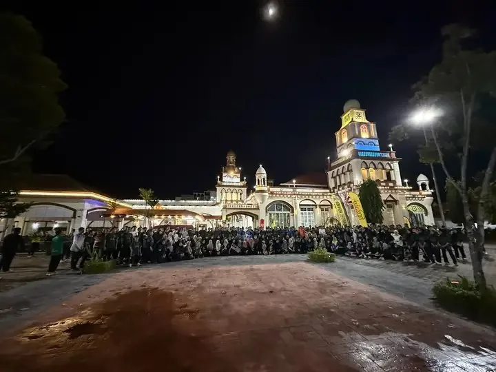 Dataran Masjid Muhammadi dipenuhi pelari Kearong pada waktu malam